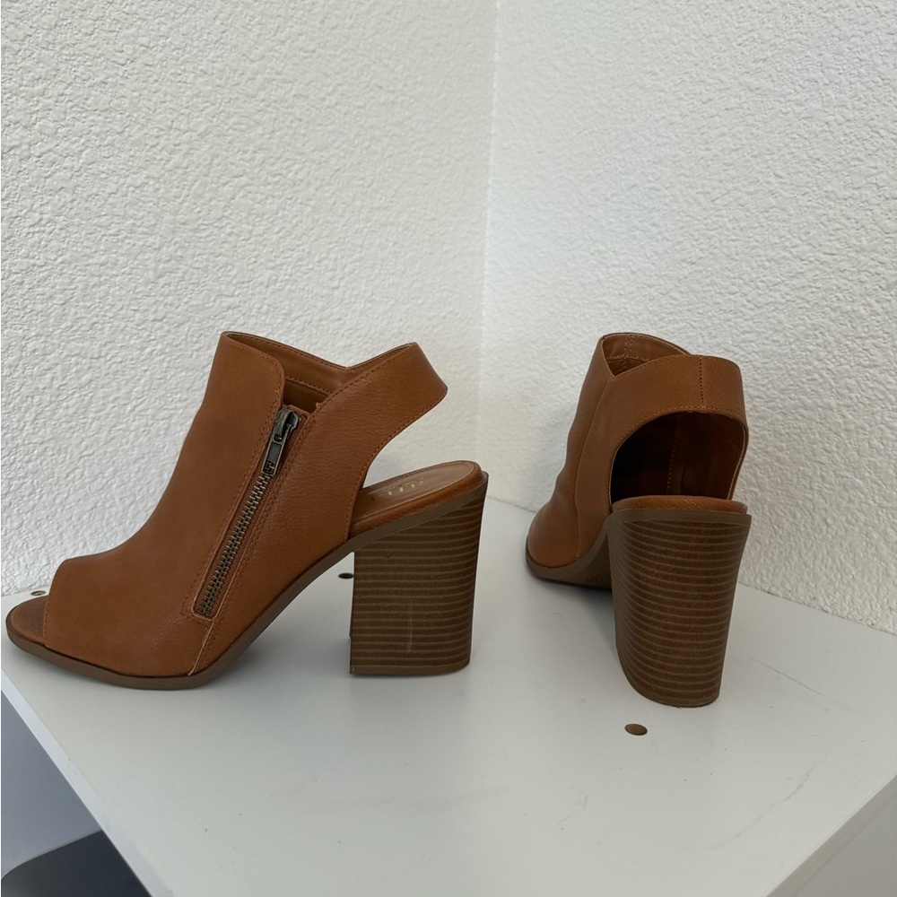 Open toe booties - Picture 3 of 5